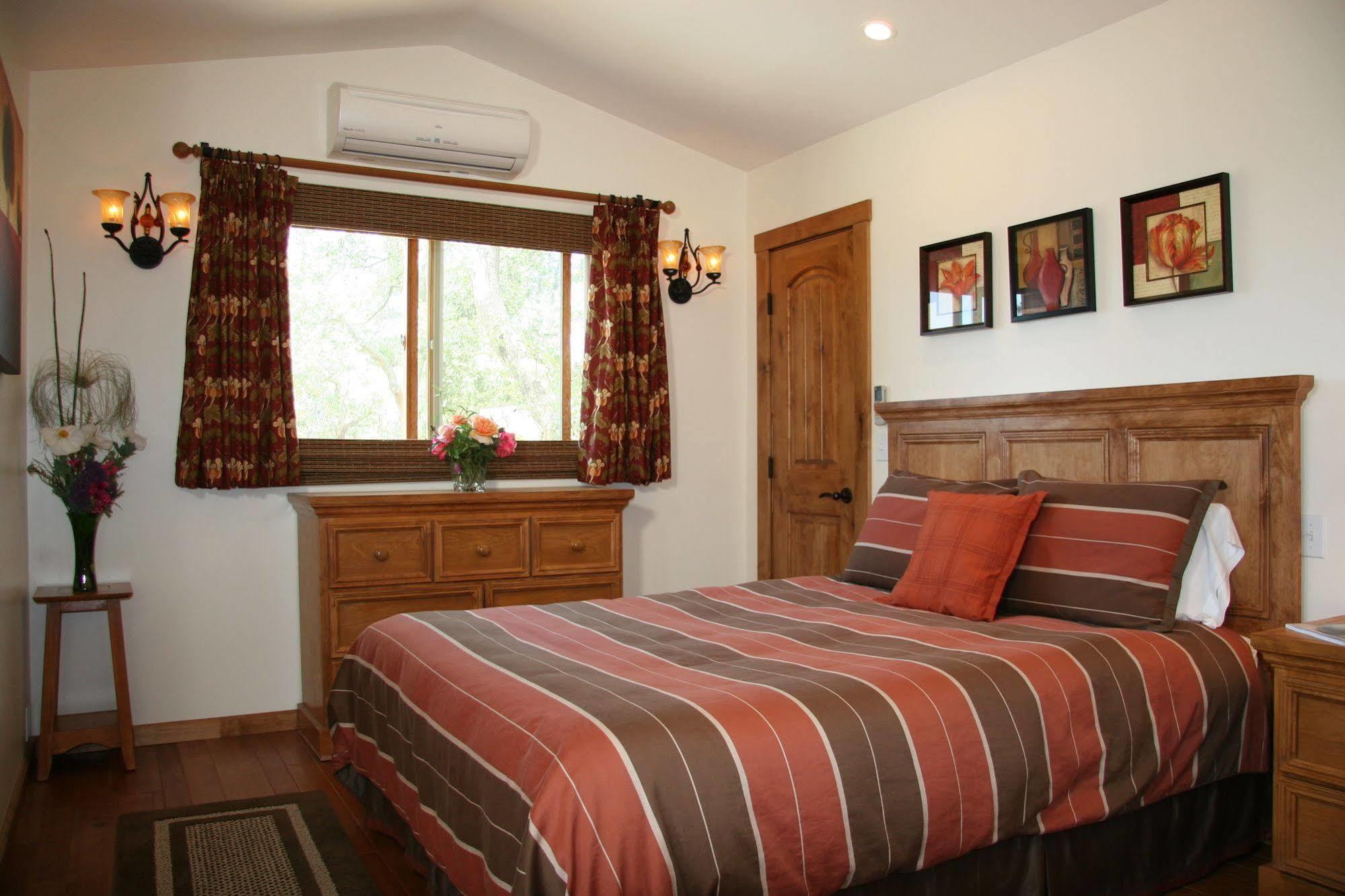 Ojai Retreat & Inn 외부 사진