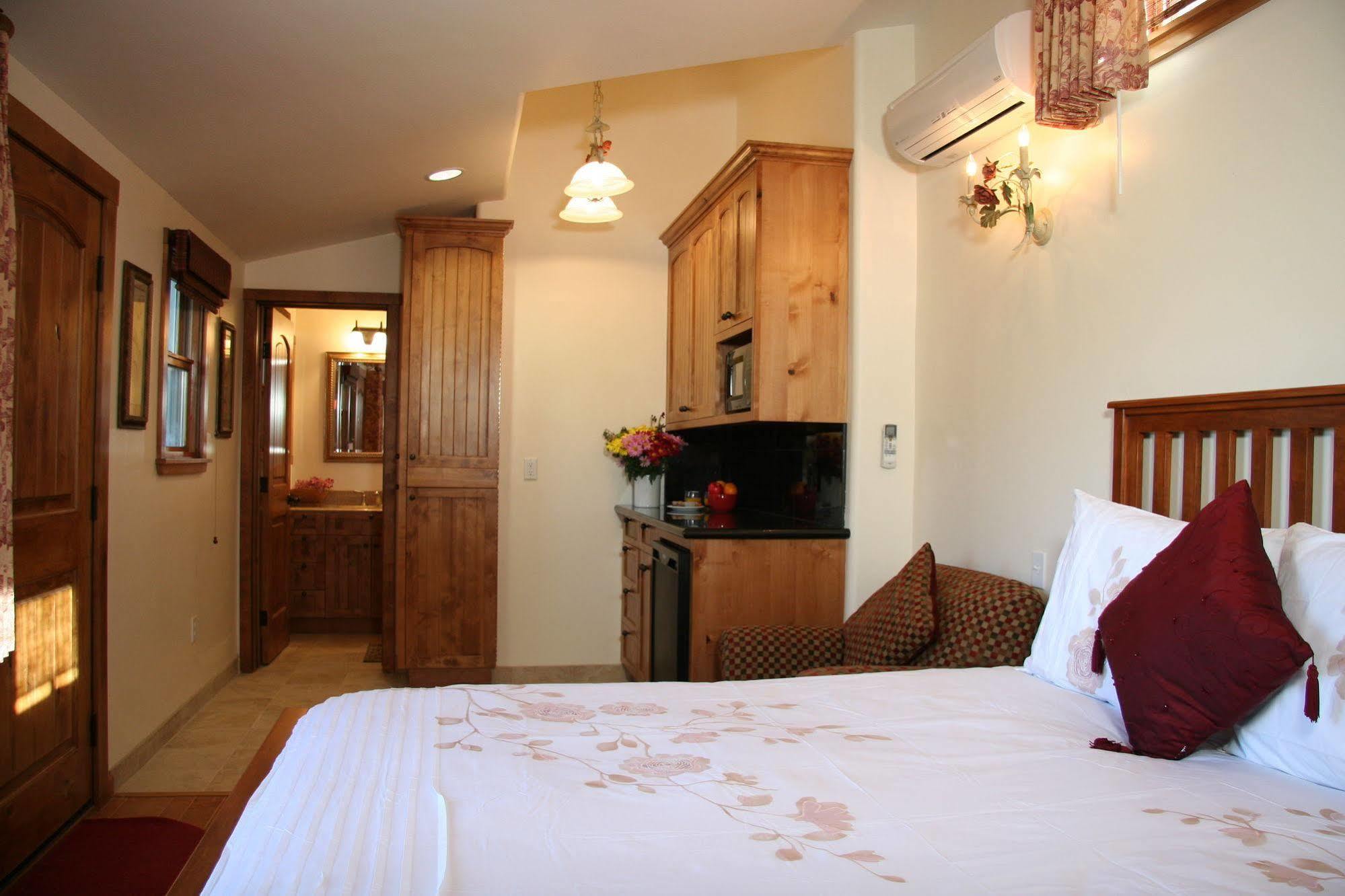 Ojai Retreat & Inn 외부 사진