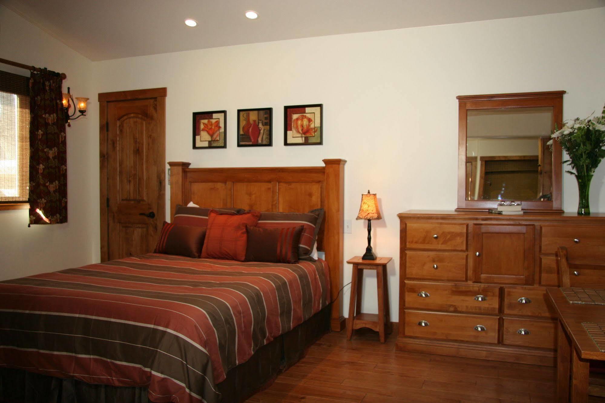 Ojai Retreat & Inn 외부 사진