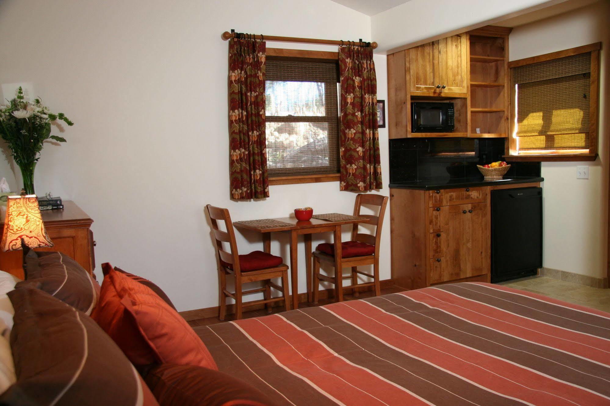 Ojai Retreat & Inn 외부 사진